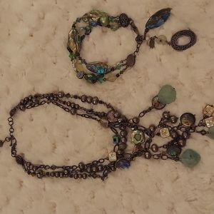 Gorgeous Tres Jolie Neclace and bracelet set.